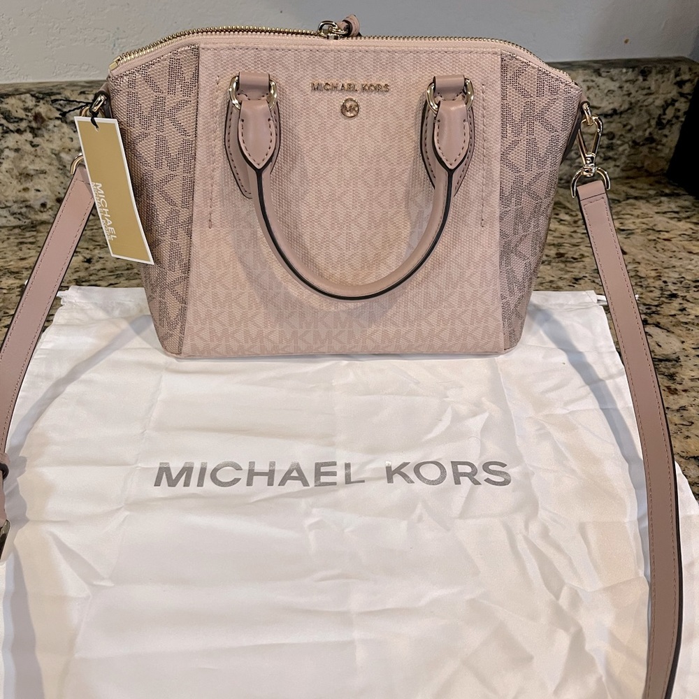Michael Kors Sienna Medium Messenger hand bag